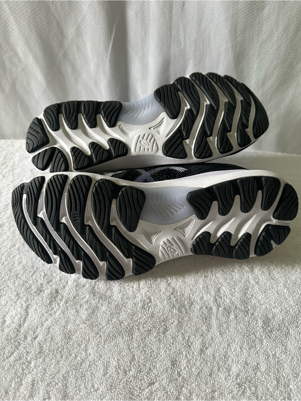 ASICS Gel Nimbus 23 Black/ Carrier Gray Running Shoes Women’s Size 8 - Picture 7 of 9